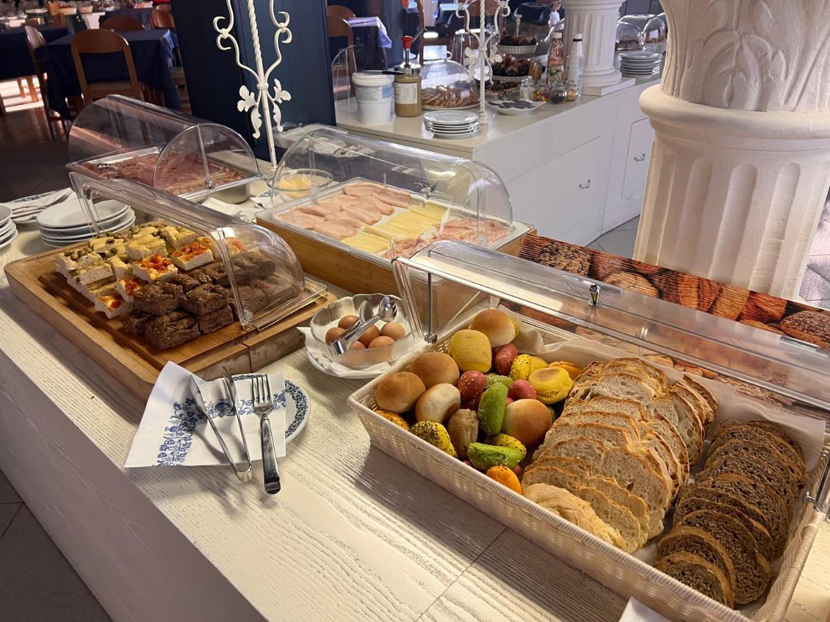 G&D Hotel Deanna Pool&Brunch Милано Мартима Екстериор снимка