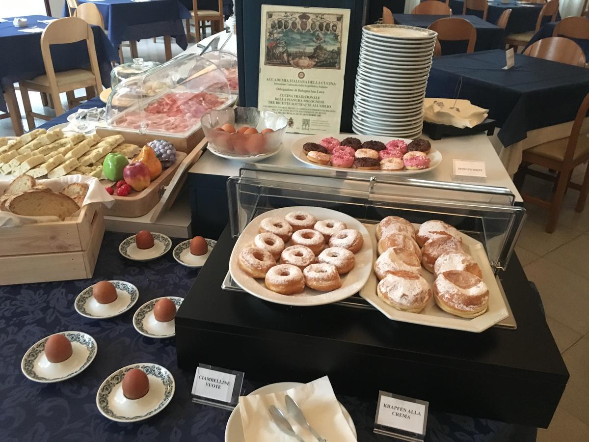 G&D Hotel Deanna Pool&Brunch Милано Мартима Екстериор снимка