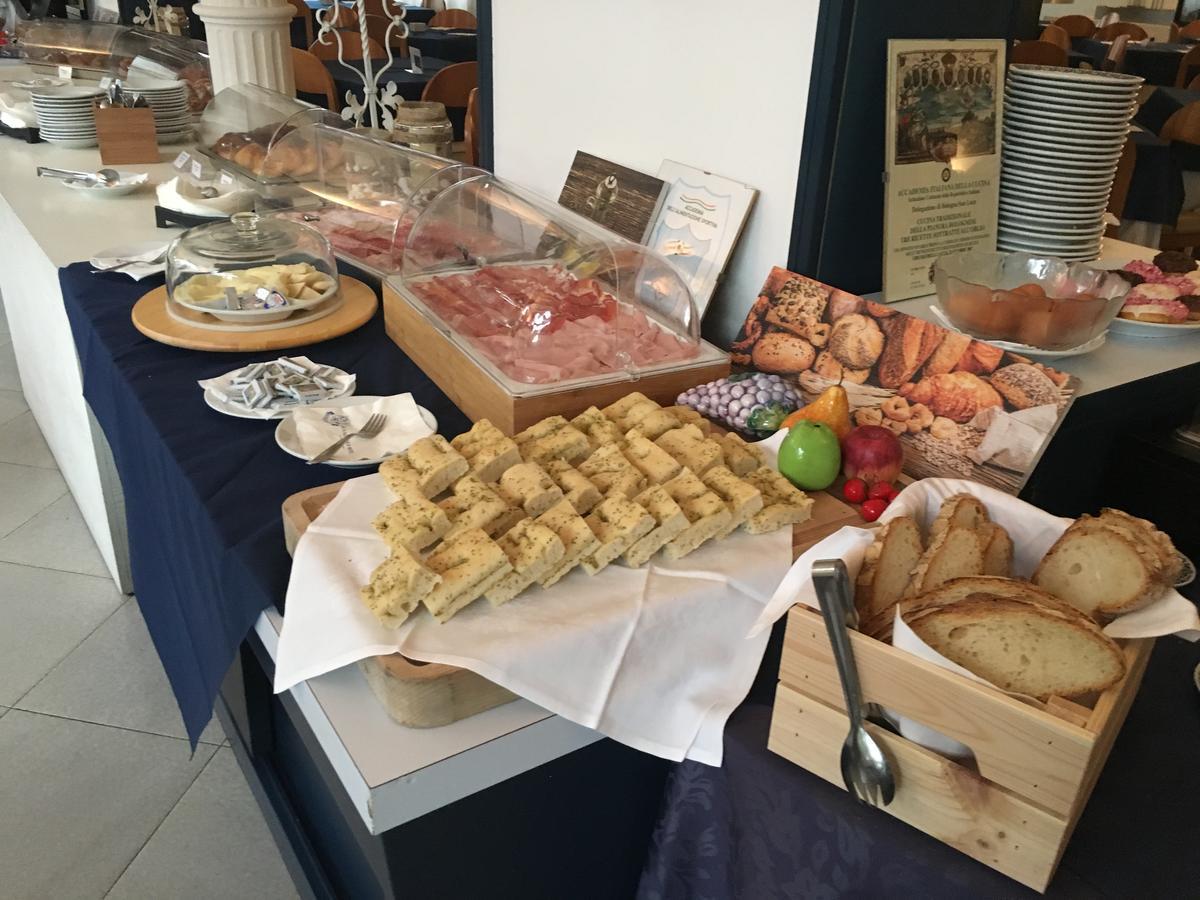 G&D Hotel Deanna Pool&Brunch Милано Мартима Екстериор снимка