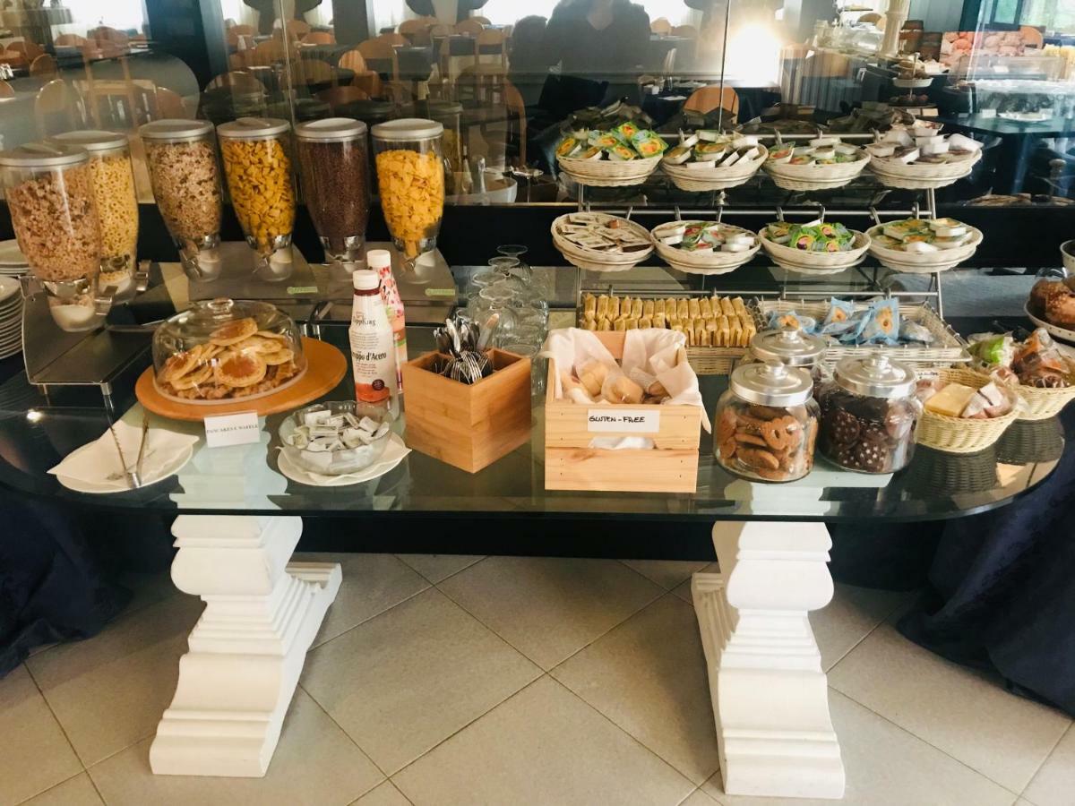G&D Hotel Deanna Pool&Brunch Милано Мартима Екстериор снимка
